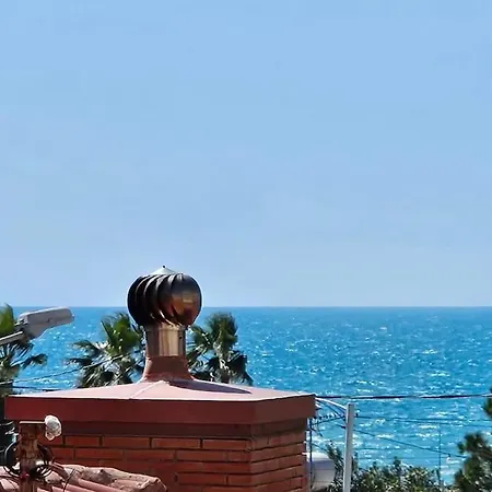 Doris Spacious Sea View Apartment