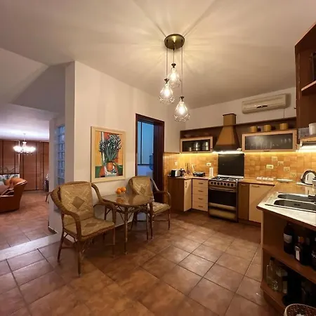 Doris Spacious Sea View Apartment *