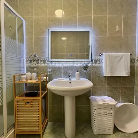 Doris Spacious Sea View Apartment